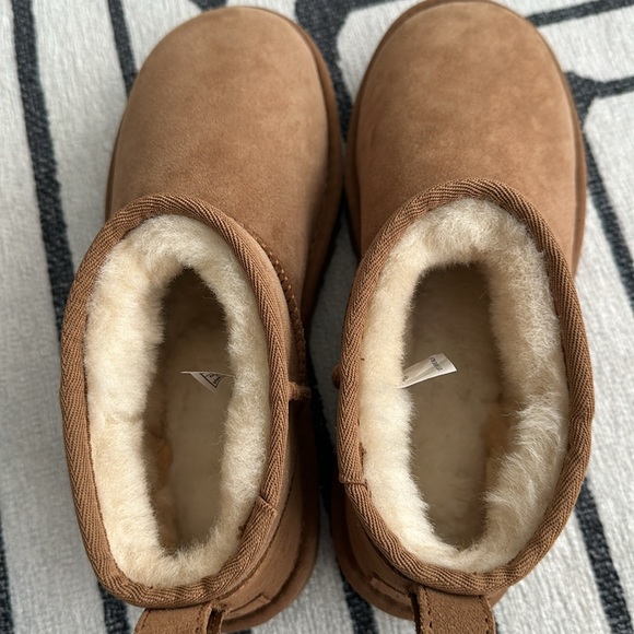 NEW - Ugg Classic Ultra Mini Booties - Size 7 - Picture 3 of 5